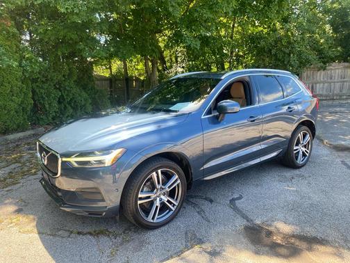 GRAY 2019 Volvo XC60 T6 Momentum