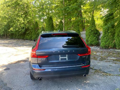 GRAY 2019 Volvo XC60 T6 Momentum