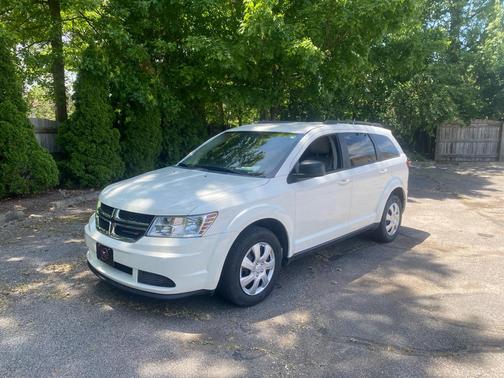White 2016 Dodge Journey SE
