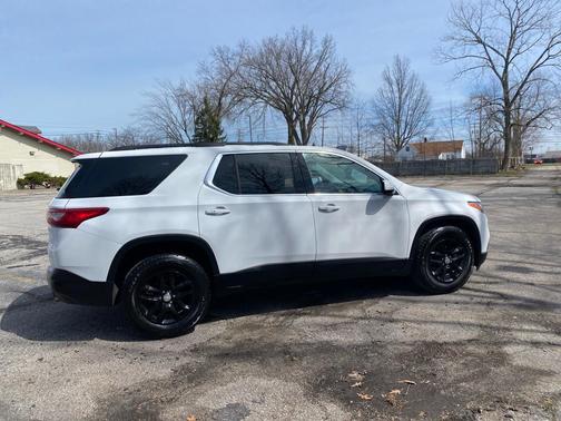 WHITE 2019 Chevrolet Traverse LT Cloth