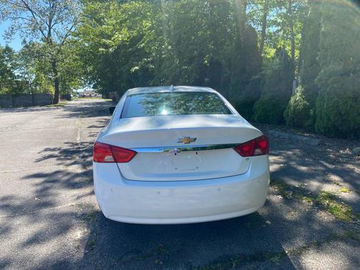 WHITE 2016 Chevrolet Impala LT