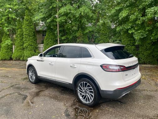 WHITE 2019 Lincoln Nautilus Reserve