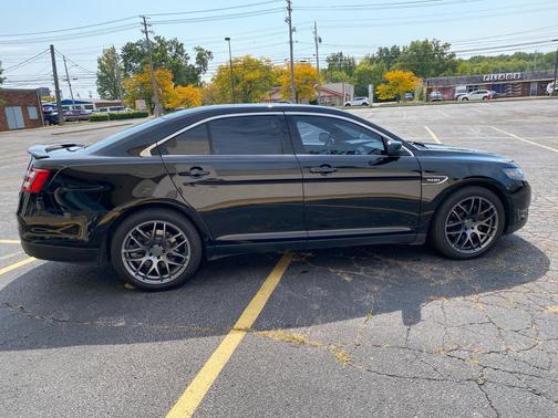 2018 Ford Taurus SHO