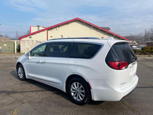 2018 Chrysler Pacifica Touring-L