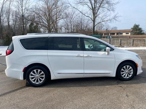 2018 Chrysler Pacifica Touring-L