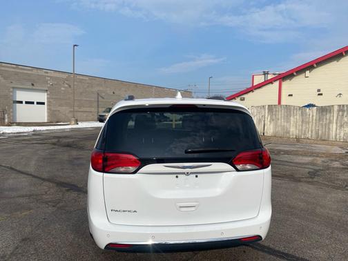 2018 Chrysler Pacifica Touring-L