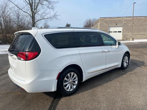 2018 Chrysler Pacifica Touring-L