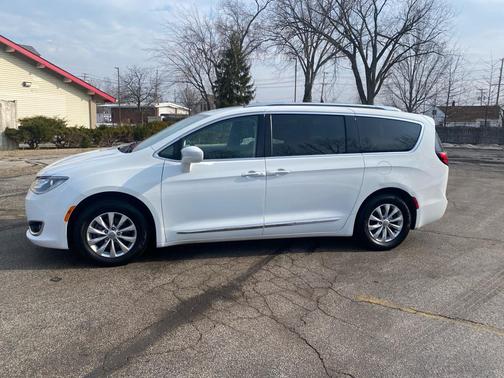 2018 Chrysler Pacifica Touring-L