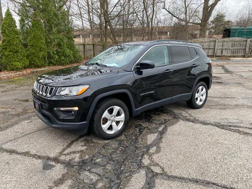 Diamond Black Crystal Pearlcoat 2018 Jeep Compass Latitude