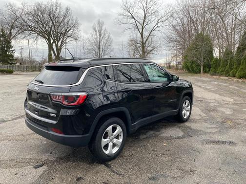 Diamond Black Crystal Pearlcoat 2018 Jeep Compass Latitude