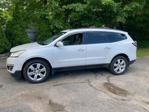 WHITE 2017 Chevrolet Traverse Premier