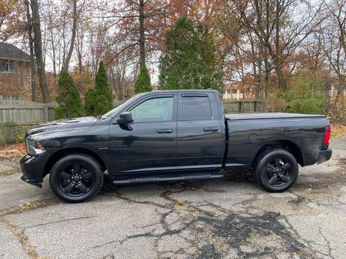 Brilliant Black Crystal Pearlcoat 2017 RAM 1500 Express