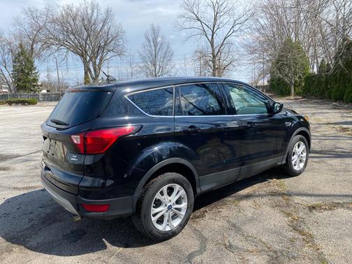 Agate Black Metallic 2019 Ford Escape SE