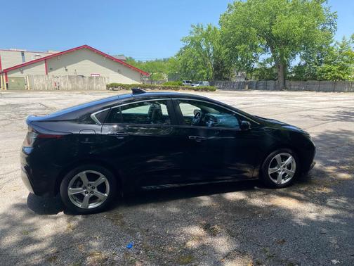Mosaic Black Metallic 2017 Chevrolet Volt LT