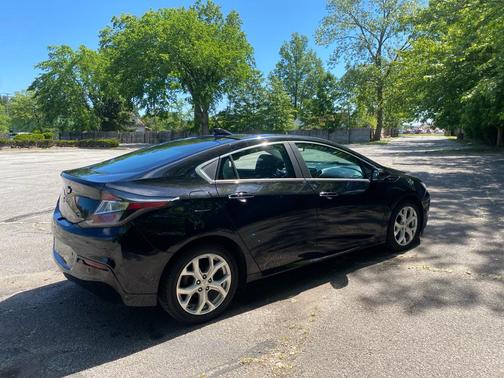 Mosaic Black Metallic 2017 Chevrolet Volt Premier