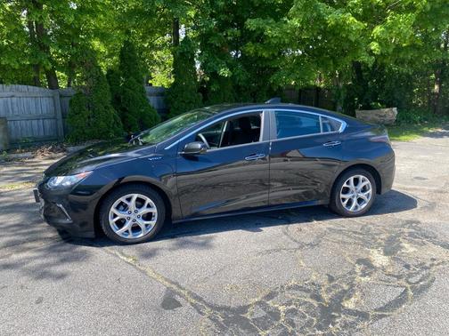 Mosaic Black Metallic 2017 Chevrolet Volt Premier