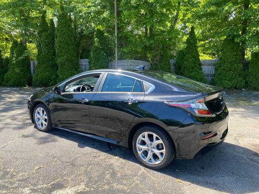 Mosaic Black Metallic 2017 Chevrolet Volt Premier