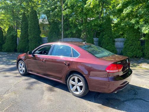 Opera Red Metallic 2013 Volkswagen Passat 2.5 SE