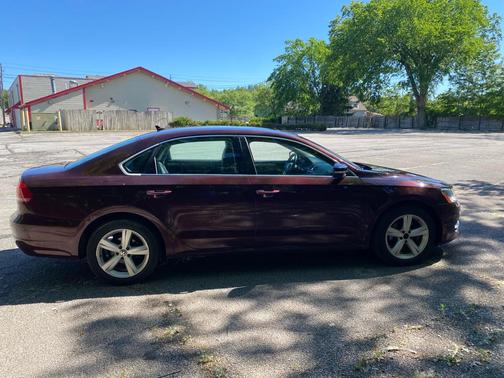 Opera Red Metallic 2013 Volkswagen Passat 2.5 SE