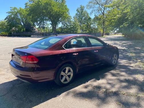 Opera Red Metallic 2013 Volkswagen Passat 2.5 SE