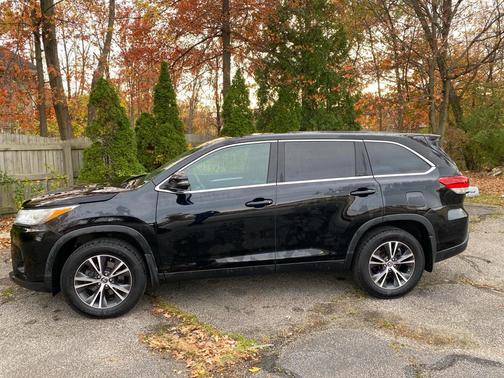 2019 Toyota Highlander LE
