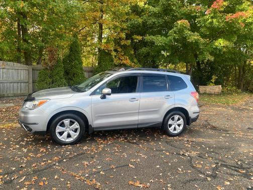 Ice Silver Metallic 2014 Subaru Forester 2.5i Limited