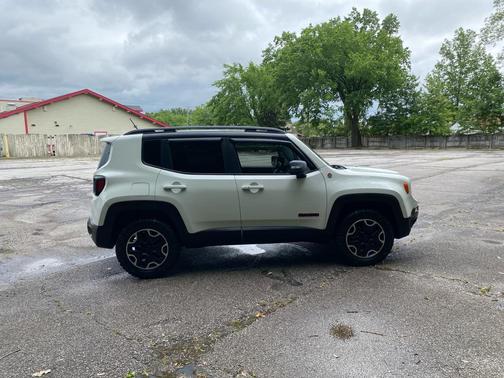 Alpine White 2015 Jeep Renegade Trailhawk