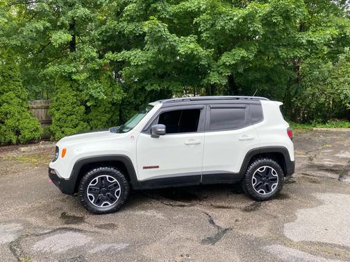 Alpine White 2015 Jeep Renegade Trailhawk