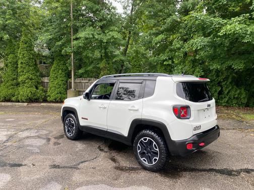 Alpine White 2015 Jeep Renegade Trailhawk
