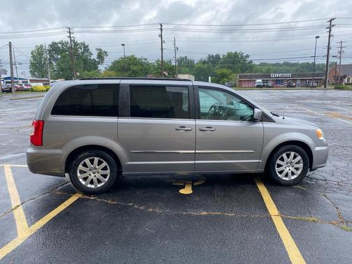 2014 Chrysler Town & Country Touring