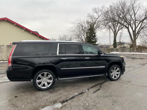 2017 Cadillac Escalade ESV Luxury