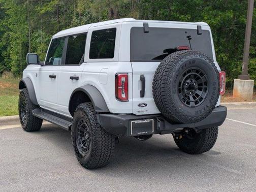 Oxford White 2026 Ford Bronco Outer Banks