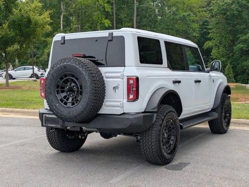 Oxford White 2026 Ford Bronco Outer Banks