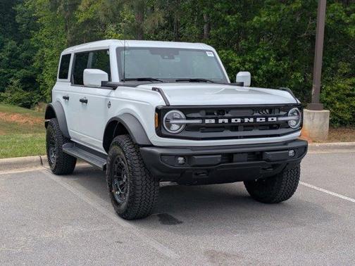 Oxford White 2026 Ford Bronco Outer Banks