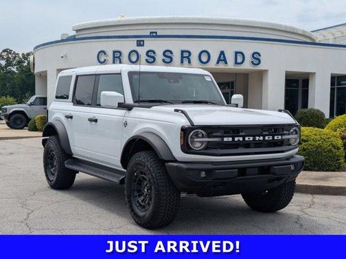 Oxford White 2026 Ford Bronco Outer Banks