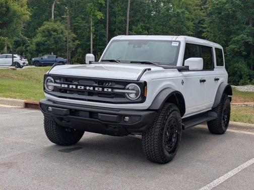 Oxford White 2026 Ford Bronco Outer Banks