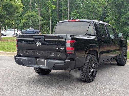 Black 2022 Nissan Frontier SV