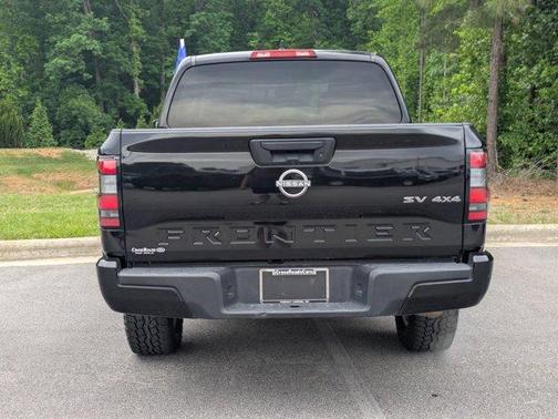 Black 2022 Nissan Frontier SV