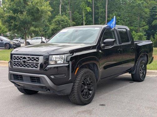 Black 2022 Nissan Frontier SV