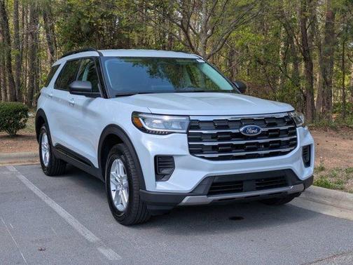 Space White Metallic 2026 Ford Explorer Active