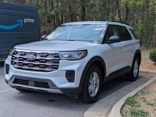 Space White Metallic 2026 Ford Explorer Active
