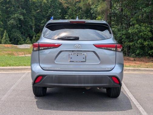 Moon Dust 2021 Toyota Highlander XLE