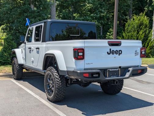 2024 Jeep Gladiator SPORT