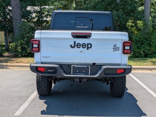 2024 Jeep Gladiator SPORT