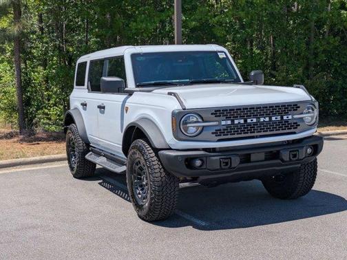 Oxford White 2026 Ford Bronco Badlands