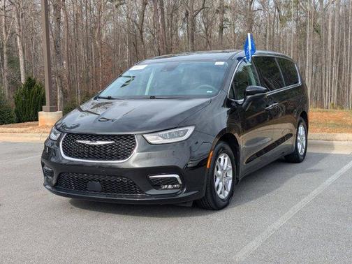 2023 Chrysler Pacifica Touring-L