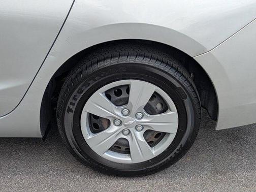 Silver Ice Metallic 2018 Chevrolet Cruze LS