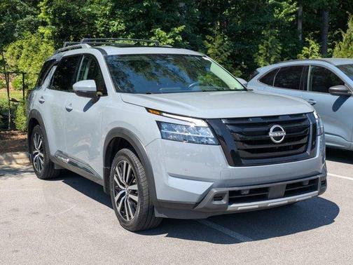 Boulder Gray Pe 2024 Nissan Pathfinder Platinum