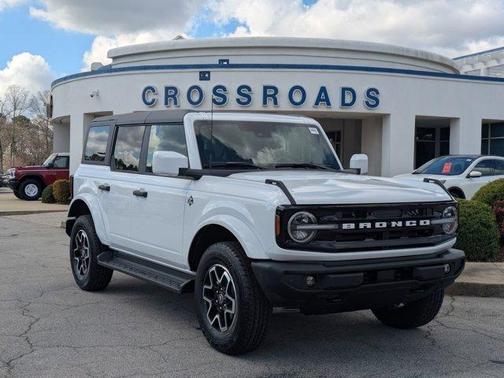 Oxford White 2026 Ford Bronco Outer Banks