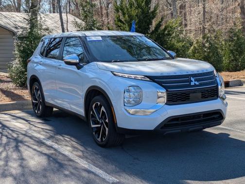 2022 Mitsubishi Outlander ES